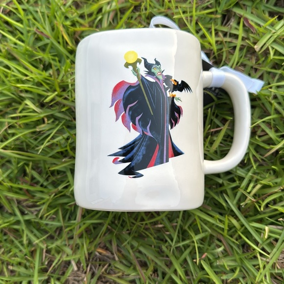 RAE DUNN Disney Villians Mug - Picture 2 of 4